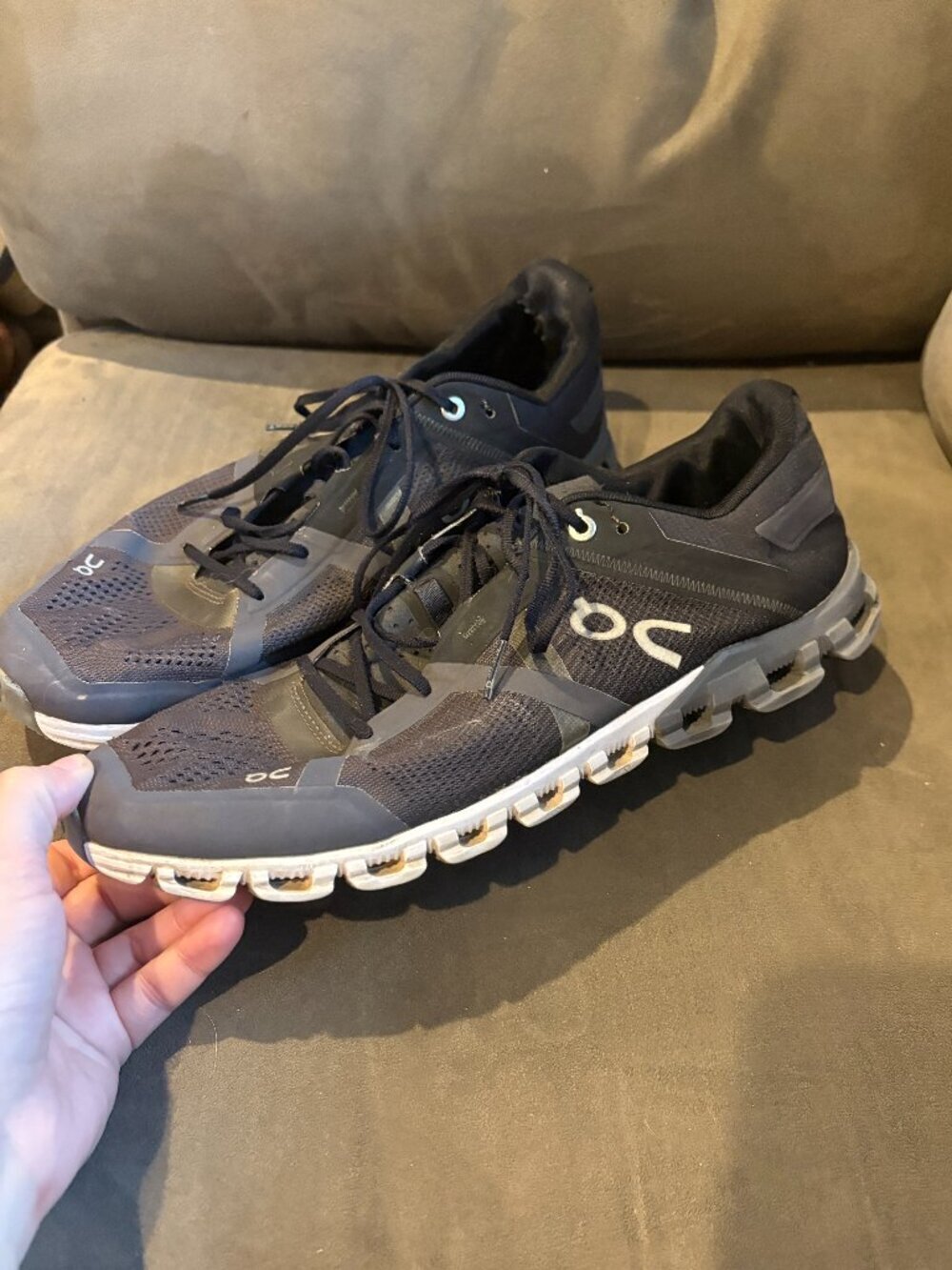 On Running Cloudflow black grey sneakers